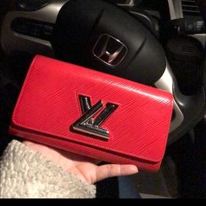 Louis Vuitton Wallet twist